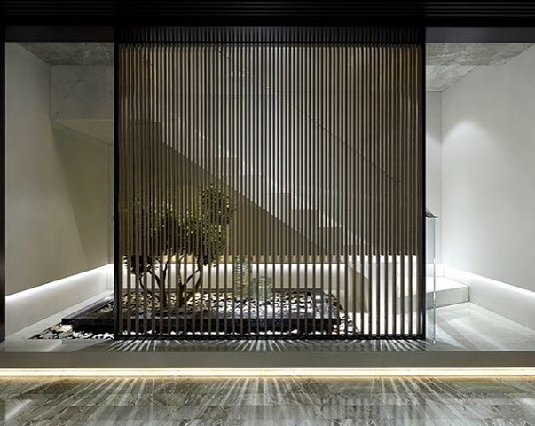 Vertikal panjara kompozit paneli